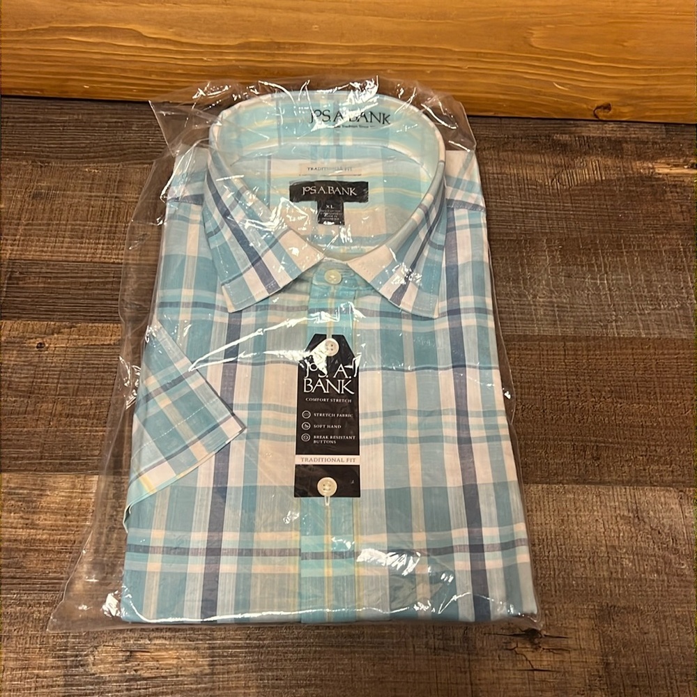 Jos A Bank Men’s Short Sleeve‎ Button Up Shirt XL Blue Traditional Fit New NWT